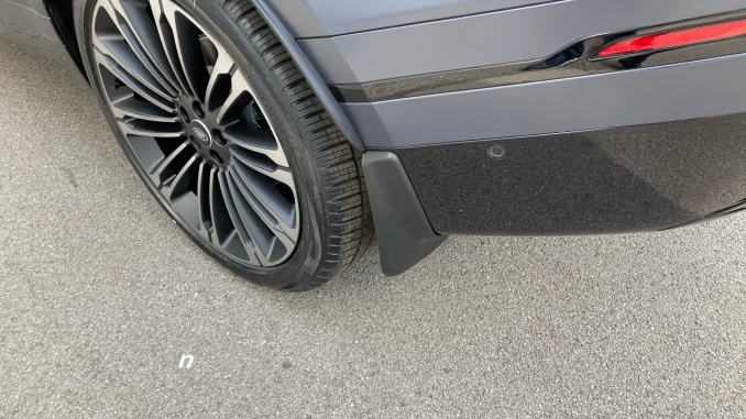 Land Rover Range Rover Velar 3.0 D300 MHEV Belgravia Edition Satin 5dr Auto Diesel Estate - Image 52